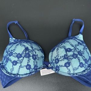 Victoria's Secret Lace Push-Up/Pigeonnant Padded Bra - 32C